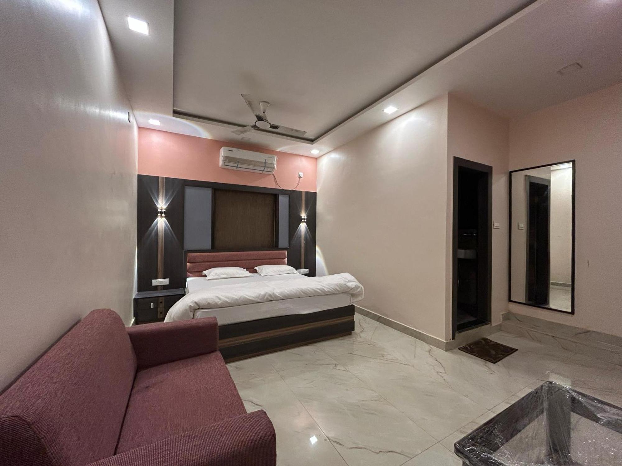Dm Paying Guest House - Varanasi — Photos 3