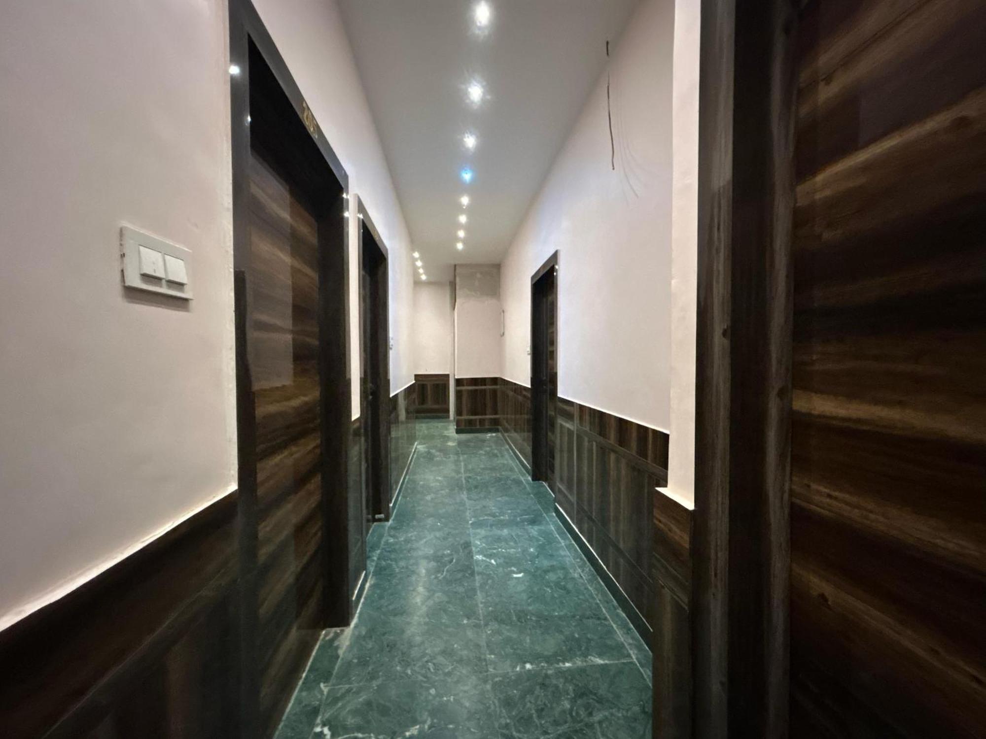 Dm Paying Guest House - Varanasi — Photos 1